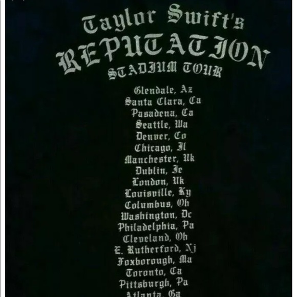 Taylor Swift Reputation Tour Cropped Hoodie Price is FIRM. Thank you🙏 - Picture 5 of 8